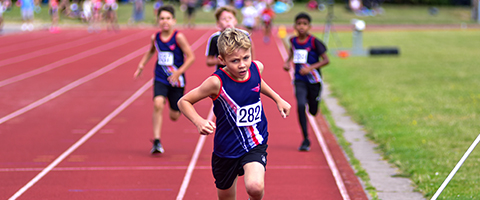 a child in the lead of a race wearing the SSAthletics' garb